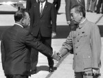 田中首相訪中　北京到着