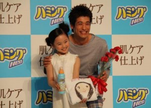 佐藤隆太、実生活でもCMでも“娘”にメロメロ　本田望結、“ママの似顔絵”を披露