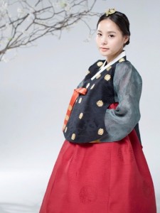 ミン・ヒョリン、韓服姿で秋夕のあいさつ