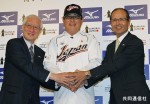 ＷＢＣ、山本監督誕生　ポーズをとる山本監督ら