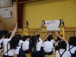 全国学校キャラバン「フラガールきづなスクール」5月17日、広島県福山市立南小学校で開催